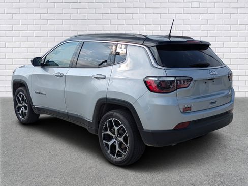 Used 2025 Jeep Compass Limited AWD/4WD image 3