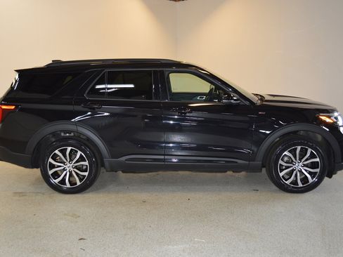 Used 2025 Ford Explorer ST-Line AWD/4WD image 2