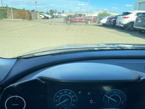 Used 2025 Hyundai Elantra Limited image 34