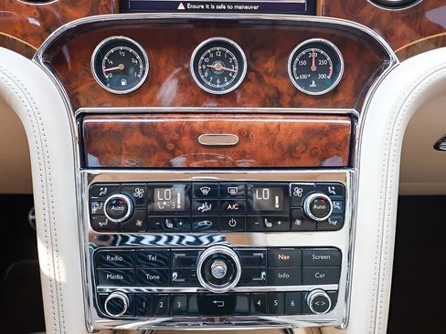 Used 2012 Bentley Mulsanne image 16