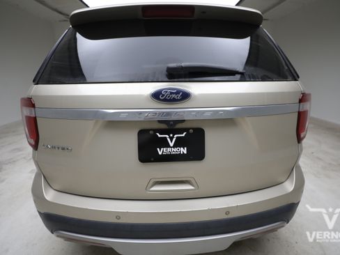 Used 2017 Ford Explorer Limited FWD image 3