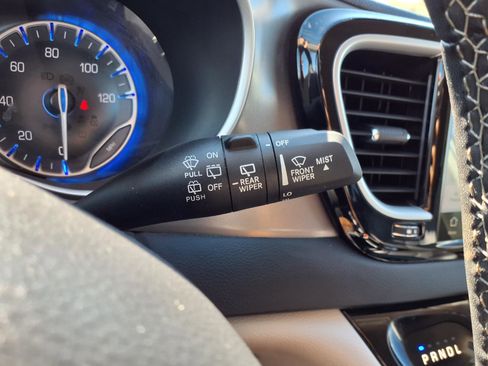 Used 2023 Chrysler Pacifica Touring-L FWD image 20