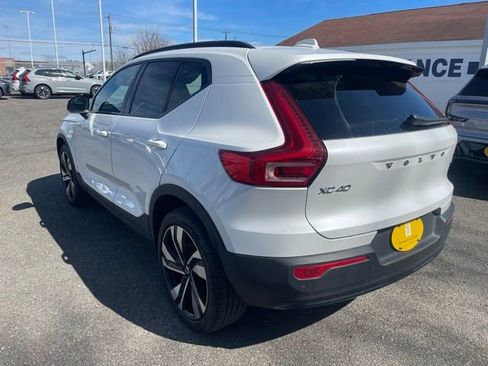 Used 2023 Volvo XC40 B5 Plus w/ Driver Assist Package AWD/4WD image 5