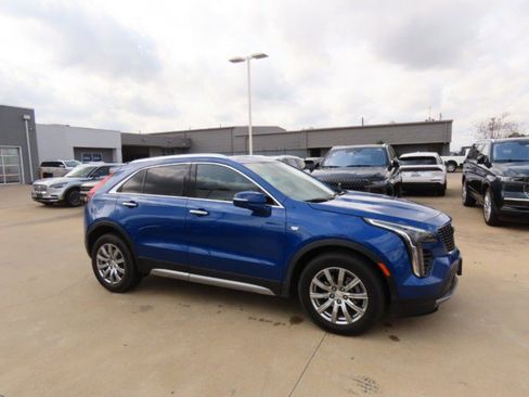 Used 2023 Cadillac XT4 Premium Luxury w/ Enhanced Visibility Package image 6