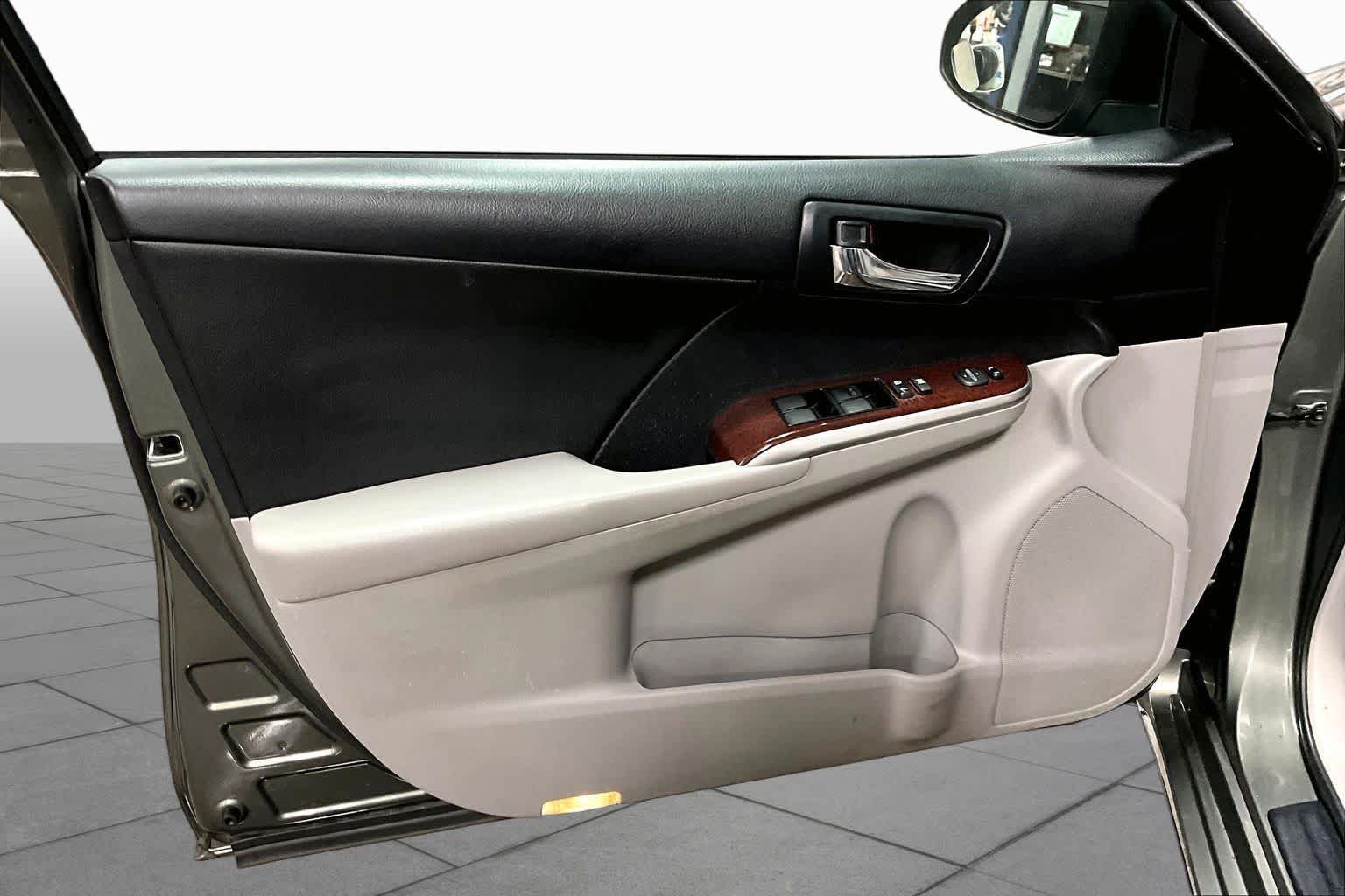 Used 2014 Toyota Camry XLE FWD image 21