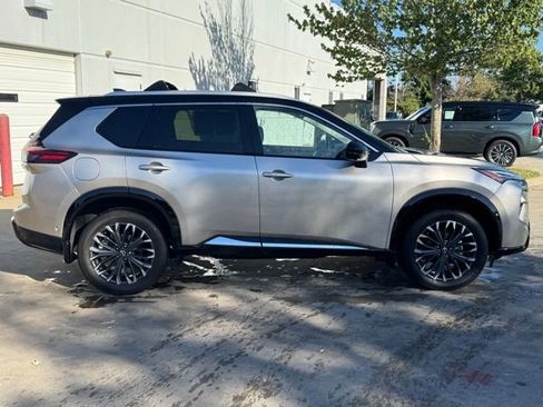 Used 2025 Nissan Rogue Platinum w/ Platinum Premium Package image 9