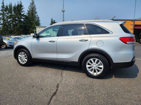 Used 2017 Kia Sorento AWD image 9