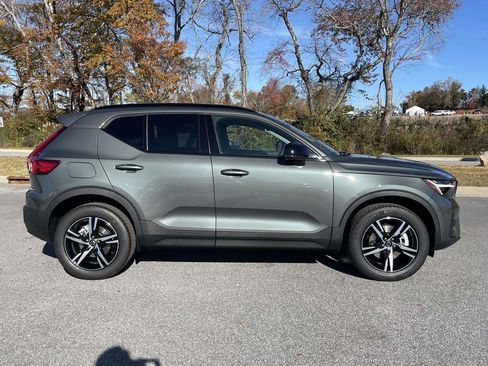 New 2026 Volvo XC40 B4 Core w/ Climate Package image 29