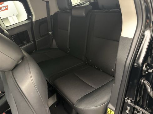 Used 2011 Toyota FJ Cruiser 4WD image 13