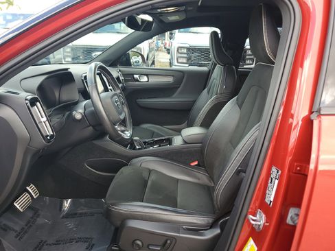 Used 2021 Volvo XC40 P8 Recharge w/ Advanced Package image 19