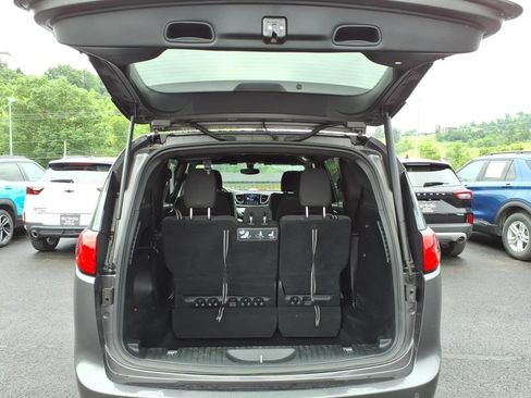Used 2019 Chrysler Pacifica Touring Plus w/ S Appearance Package FWD image 16