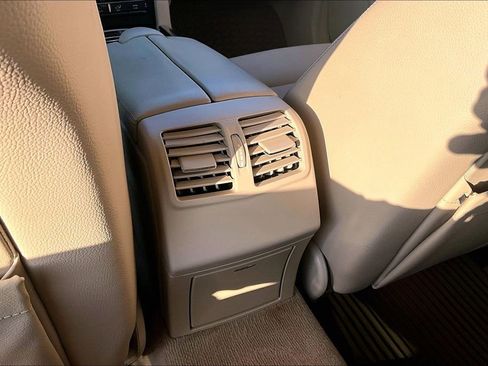 Used 2016 Mercedes-Benz E 250 Sedan w/ Premium Package image 34