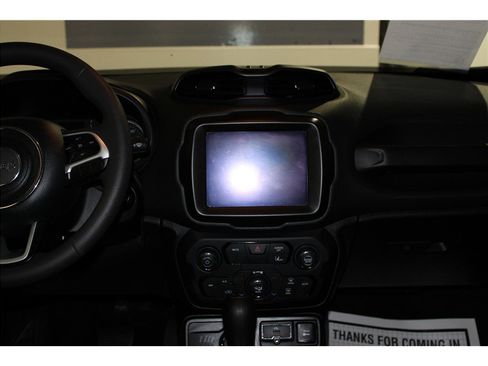 Used 2023 Jeep Renegade Latitude image 16