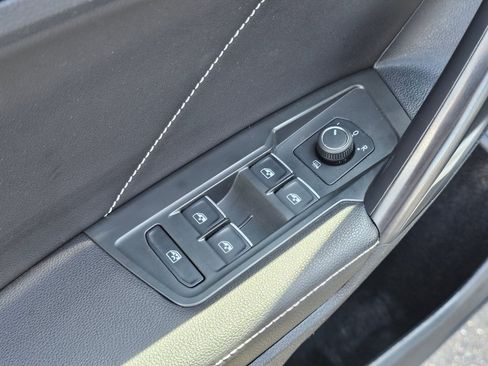 Used 2024 Volkswagen Tiguan SE image 29