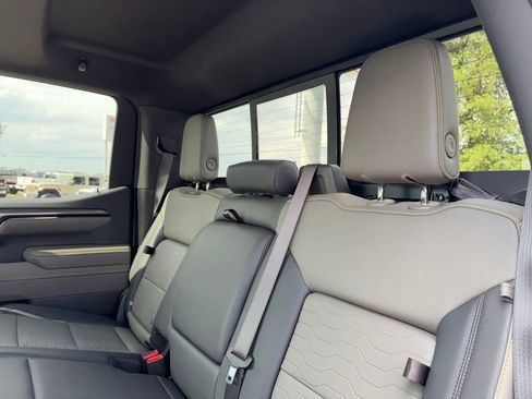 Used 2025 Chevrolet Silverado 1500 ZR2 w/ Technology Package image 26