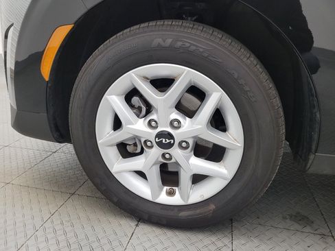 Used 2025 Kia Soul LX FWD image 31