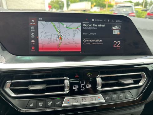 Used 2025 BMW Z4 M40i w/ Edition RWD image 13