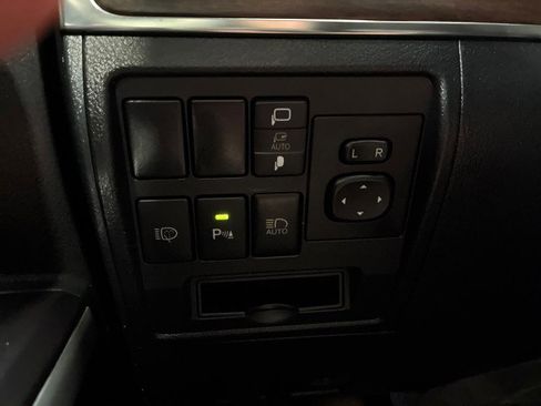 Used 2021 Toyota Land Cruiser image 24