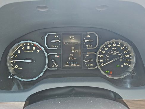 Used 2019 Toyota Tundra Limited w/ Limited Premium Package image 4