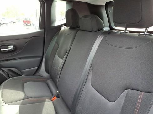 Used 2023 Jeep Renegade Trailhawk AWD/4WD image 17