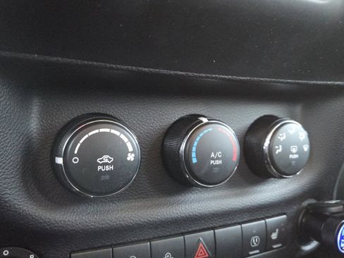 Used 2018 Jeep Wrangler Unlimited Sport image 28