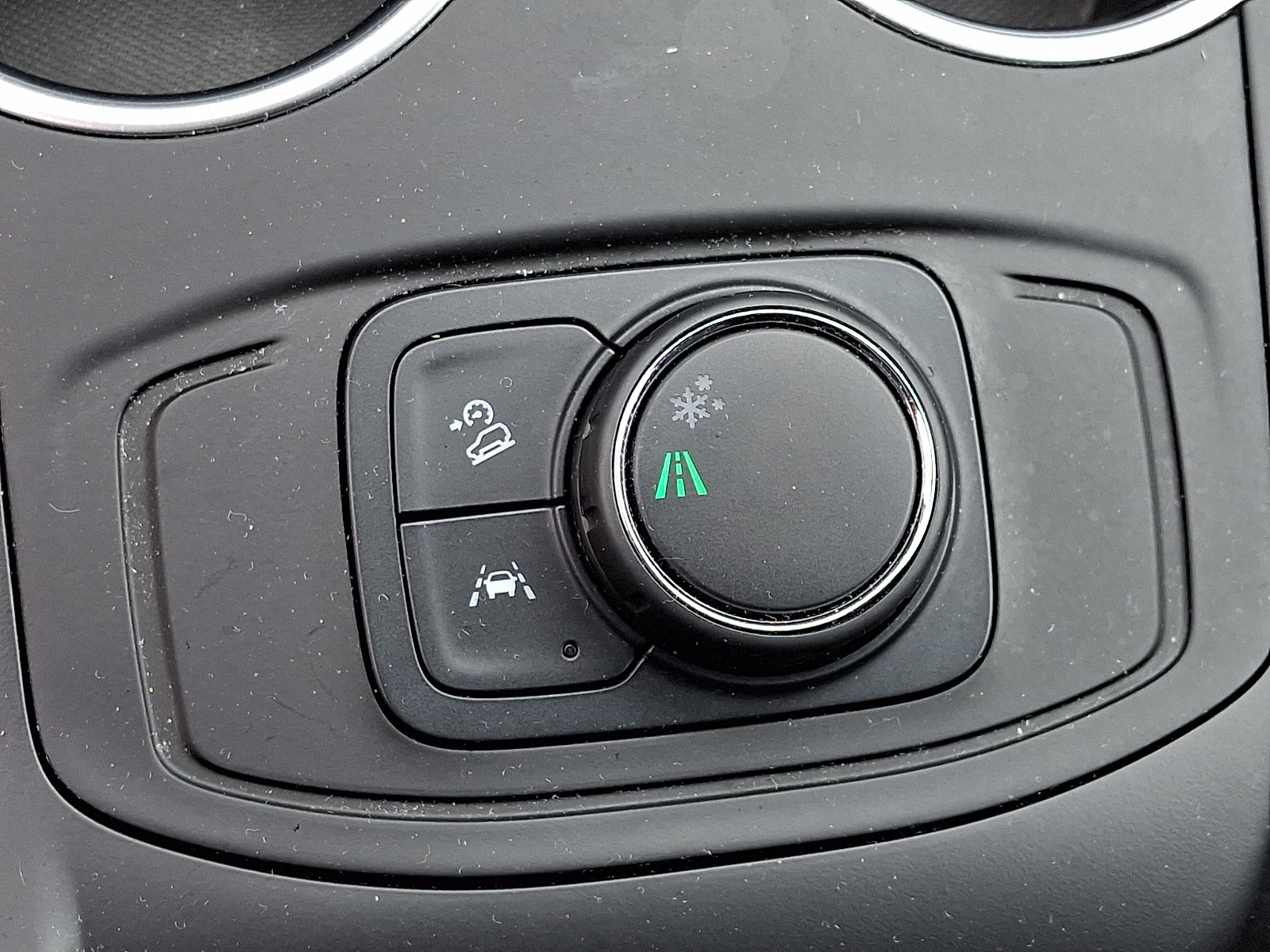 Used 2020 GMC Terrain SLE FWD image 25
