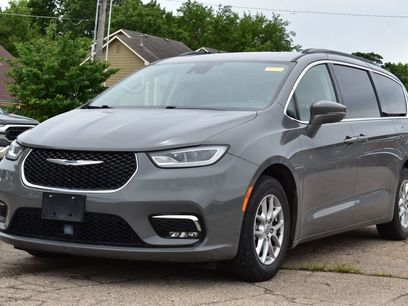 Used 2022 Chrysler Pacifica Touring-L