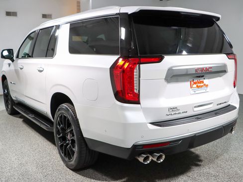 Used 2023 GMC Yukon XL Denali w/ Advanced Technology Package AWD/4WD image 9