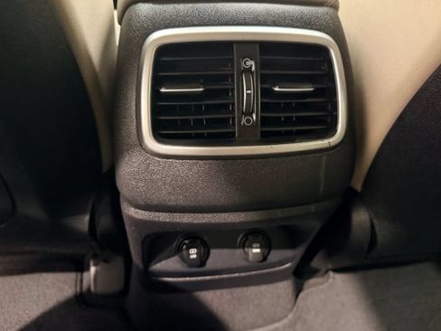 Used 2019 Kia Sorento AWD V6 image 38