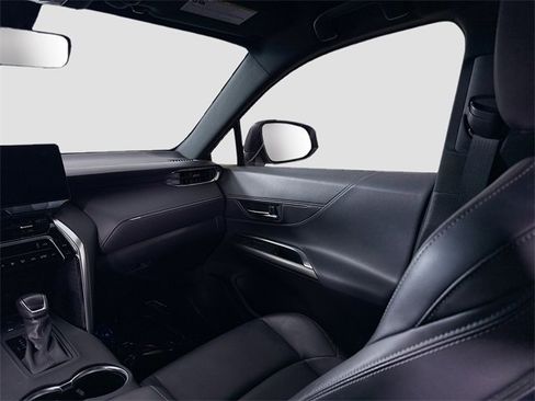 Certified 2023 Toyota Venza Nightshade image 21