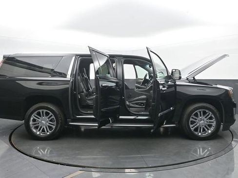 Used 2018 Cadillac Escalade ESV 4WD image 57