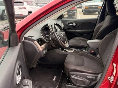 Used 2015 Jeep Cherokee Latitude FWD image 11