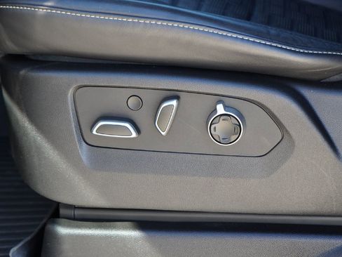 Used 2023 Cadillac Escalade Premium Luxury Platinum image 25