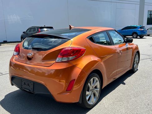 Used 2016 Hyundai Veloster image 3