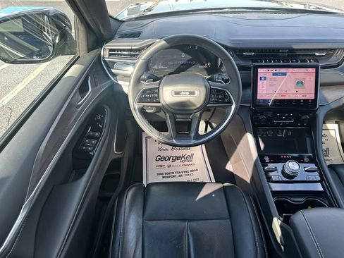 Used 2023 Jeep Grand Cherokee Overland w/ Luxury Tech Group IV image 6