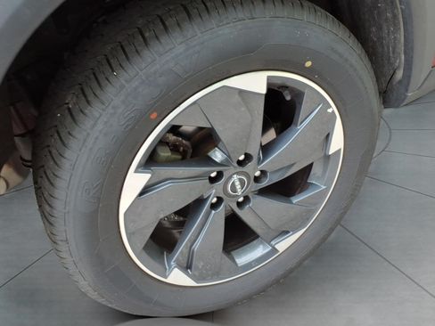 Used 2025 Nissan Rogue SV AWD/4WD image 5