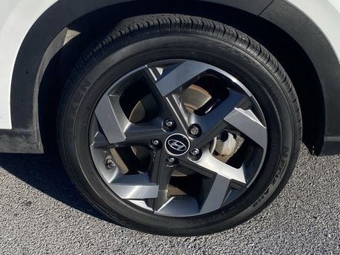 Used 2023 Hyundai Venue SEL image 11