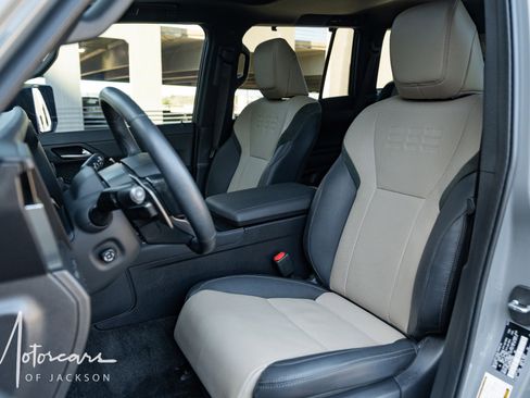 Used 2024 Lexus GX 550 image 12