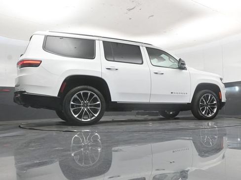 Used 2025 Jeep Wagoneer Series III w/ Premium Group I AWD/4WD image 51