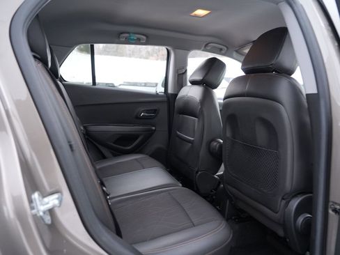 Used 2020 Chevrolet Trax LT w/ LT Convenience Package image 28