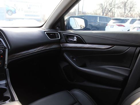Used 2017 Nissan Maxima Platinum image 11