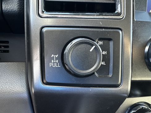 Used 2020 Ford F150 XLT w/ Equipment Group 302A Luxury AWD/4WD image 24