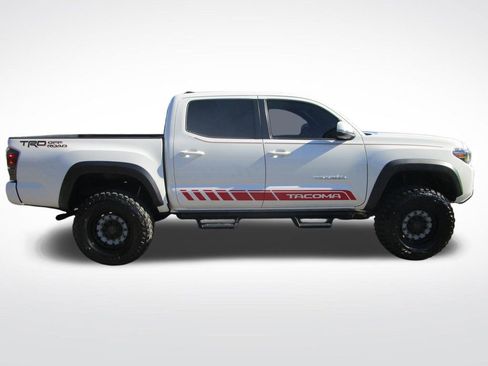 Used 2022 Toyota Tacoma TRD Off-Road image 6