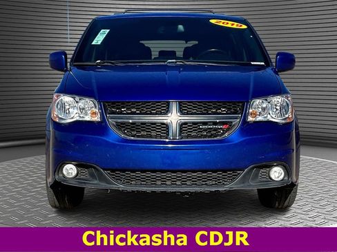 Used 2019 Dodge Grand Caravan SXT image 2
