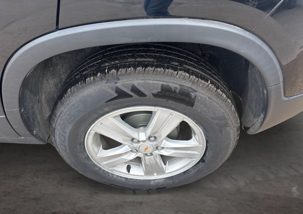 Used 2020 Chevrolet Trax LS w/ Tint and Cruise Package FWD image 16