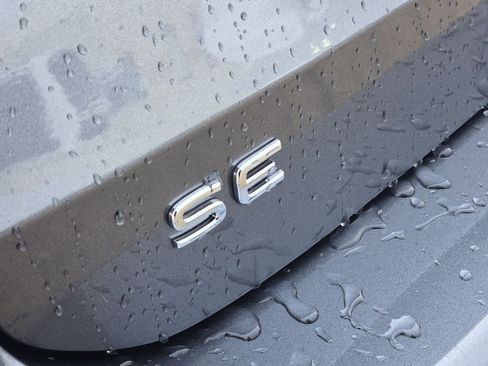 New 2026 Volkswagen Taos SE FWD image 9