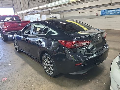Used 2018 MAZDA MAZDA3 Touring FWD image 5