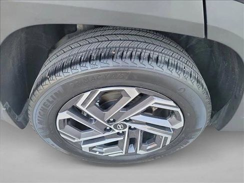 Used 2025 Hyundai Tucson Limited AWD/4WD image 11