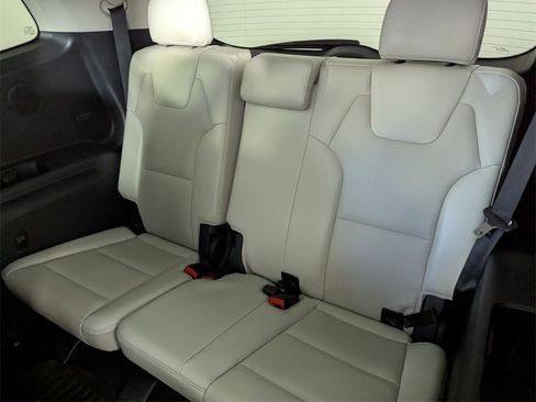 Used 2022 Kia Telluride SX w/ SX Prestige Package image 18