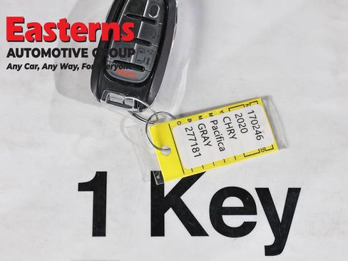 Used 2020 Chrysler Pacifica Touring-L FWD image 27